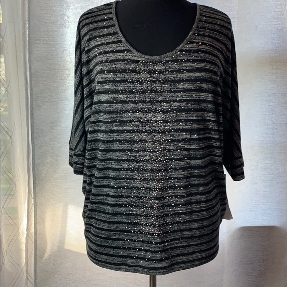 3/4 domain sleeve embellishment top - b/l 30”